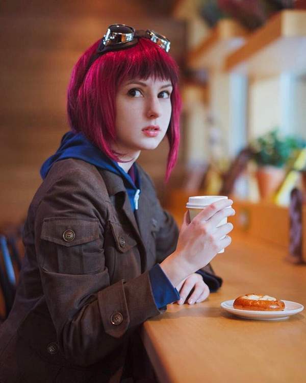 外国美女cos《美国末日2》艾莉 眼神凌厉尽显坚韧气质