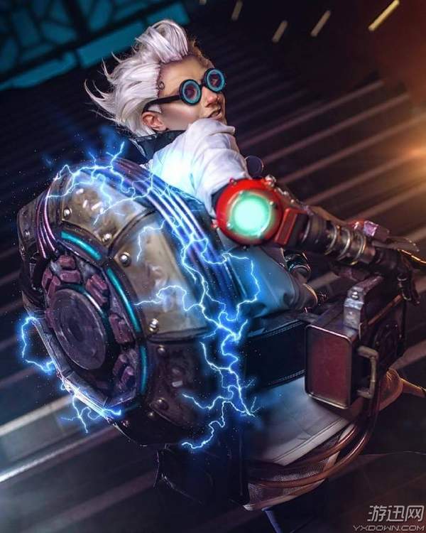 《守望先锋》弗兰狂斯鼠博士cos 小姐姐一脸奸笑略风骚
