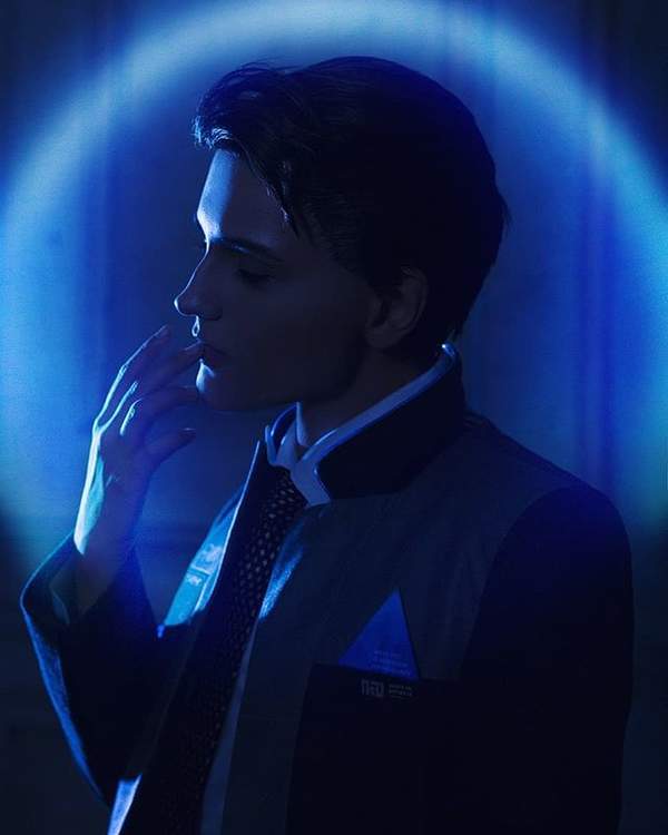 俄罗斯小哥cos《底特律:变人》康纳 颜值爆表,帅炸天