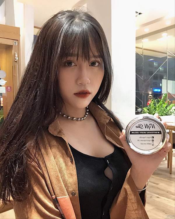 越南17岁高中妹子火辣身材惹人注目 蜂腰肥乳简直极品