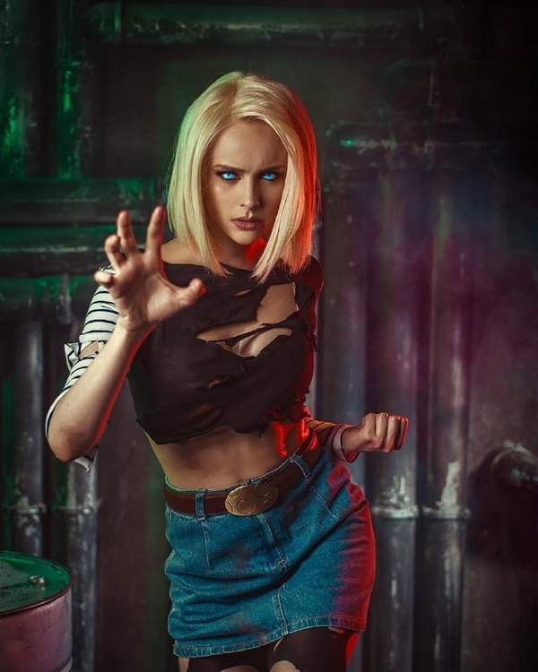 风情御姐cos龙珠超人造人18号衣衫褴褛春光乍泄