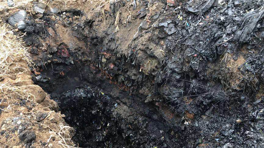填埋物成份复杂，严重污染环境。