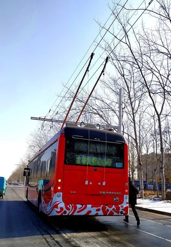 双源无轨电车一号线今起试运行