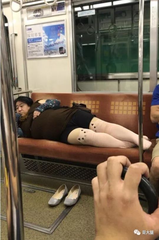今天最搞笑的10个段子:猫系白丝萌妹子~点击观看喵
