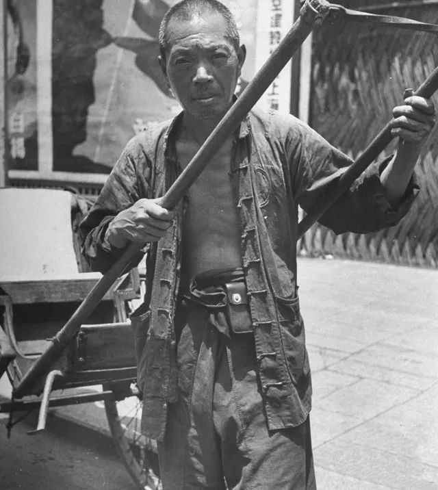 民国的有车一族去加油站也堵车