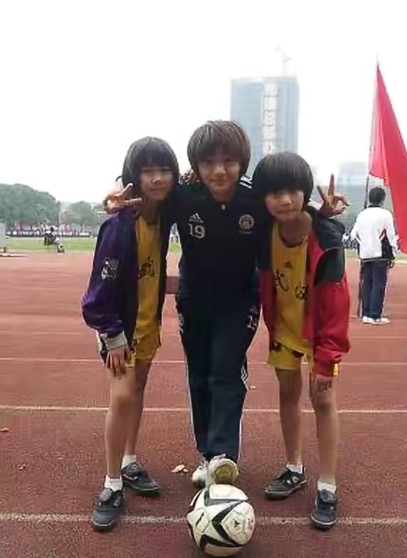 吴家山中学是武汉传统的足球学校,韩建也培养过不少国字号球员,而女足