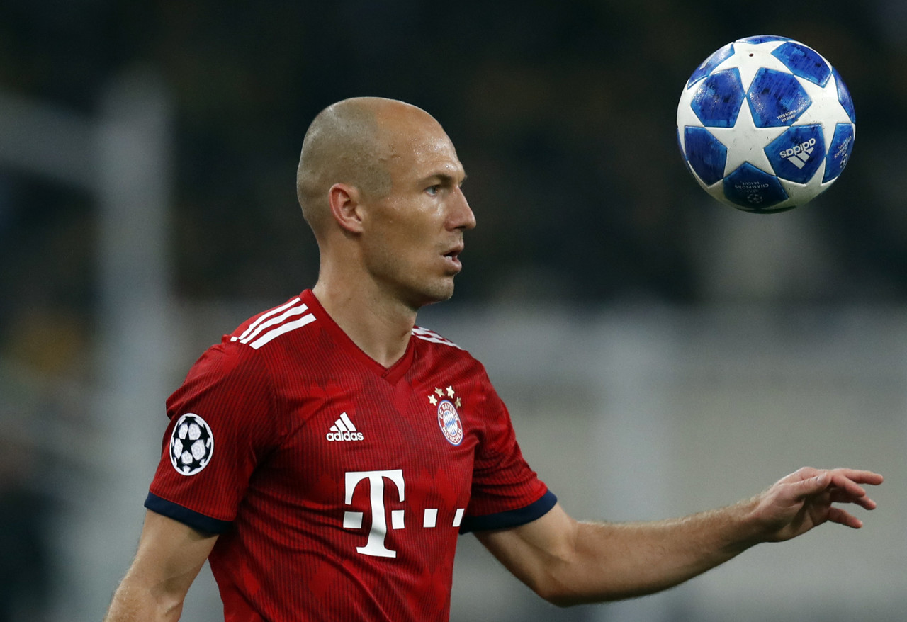 直播吧11月8日讯  据《图片报》报道,拜仁边锋罗本或因伤无缘对阵多特