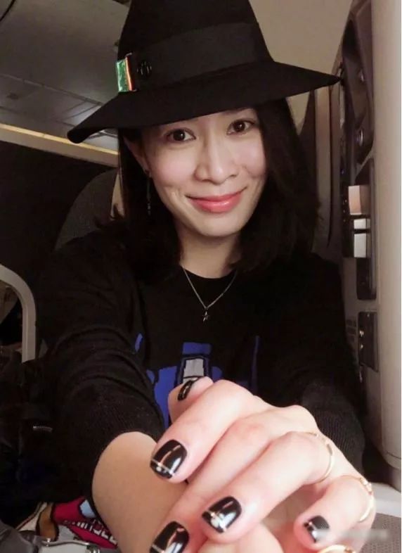 当红女明星们居然都在做这玩意儿?|指甲|美甲|戚薇_新浪新闻