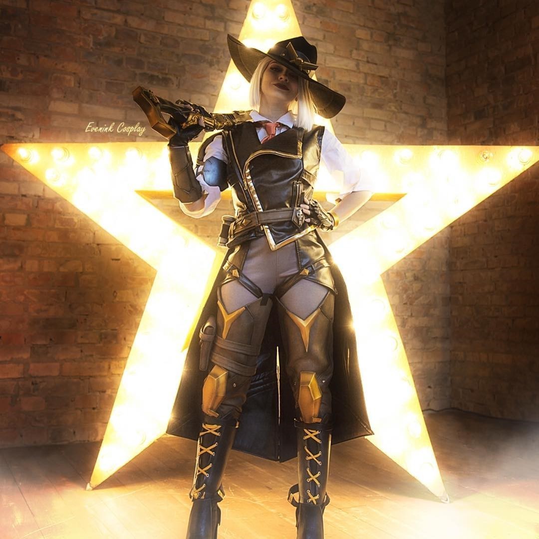 国外美女cos《守望先锋》艾什 身材火辣眼神邪魅