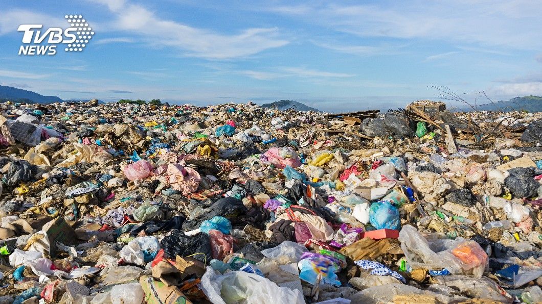 听闻百万吨"洋垃圾"涌入台湾 岛内民众怒了