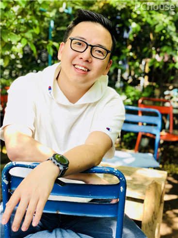 龙振华,满京华·国际艺展中心市场推广总监.