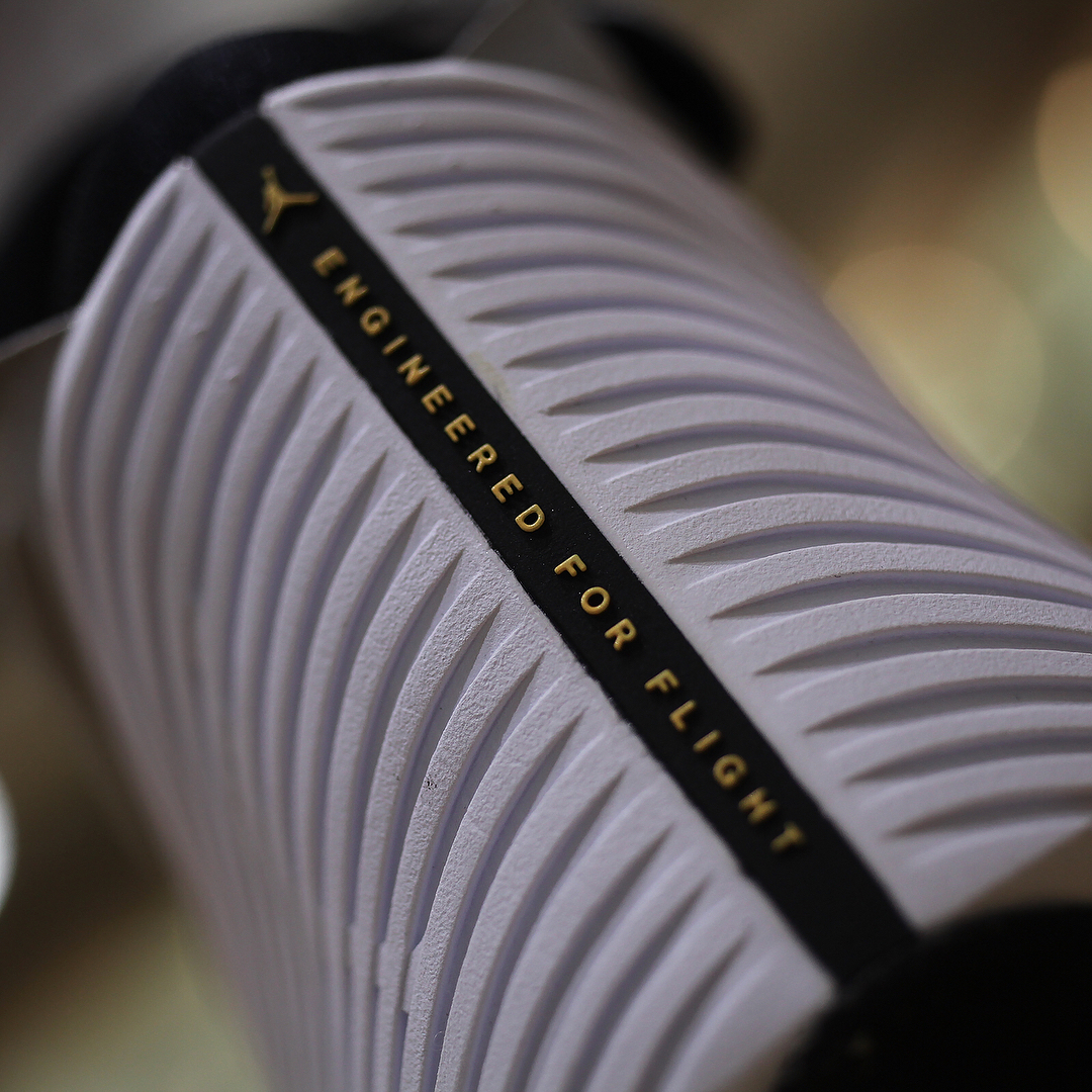 全新配色!威少签名球鞋 why not zer0.1 带有银色花纹!