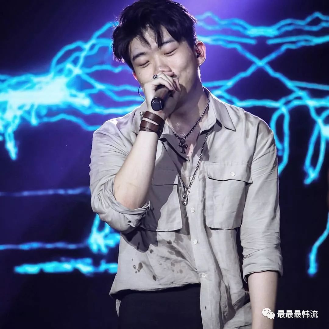 这对cp的恋情爆的也是新奇