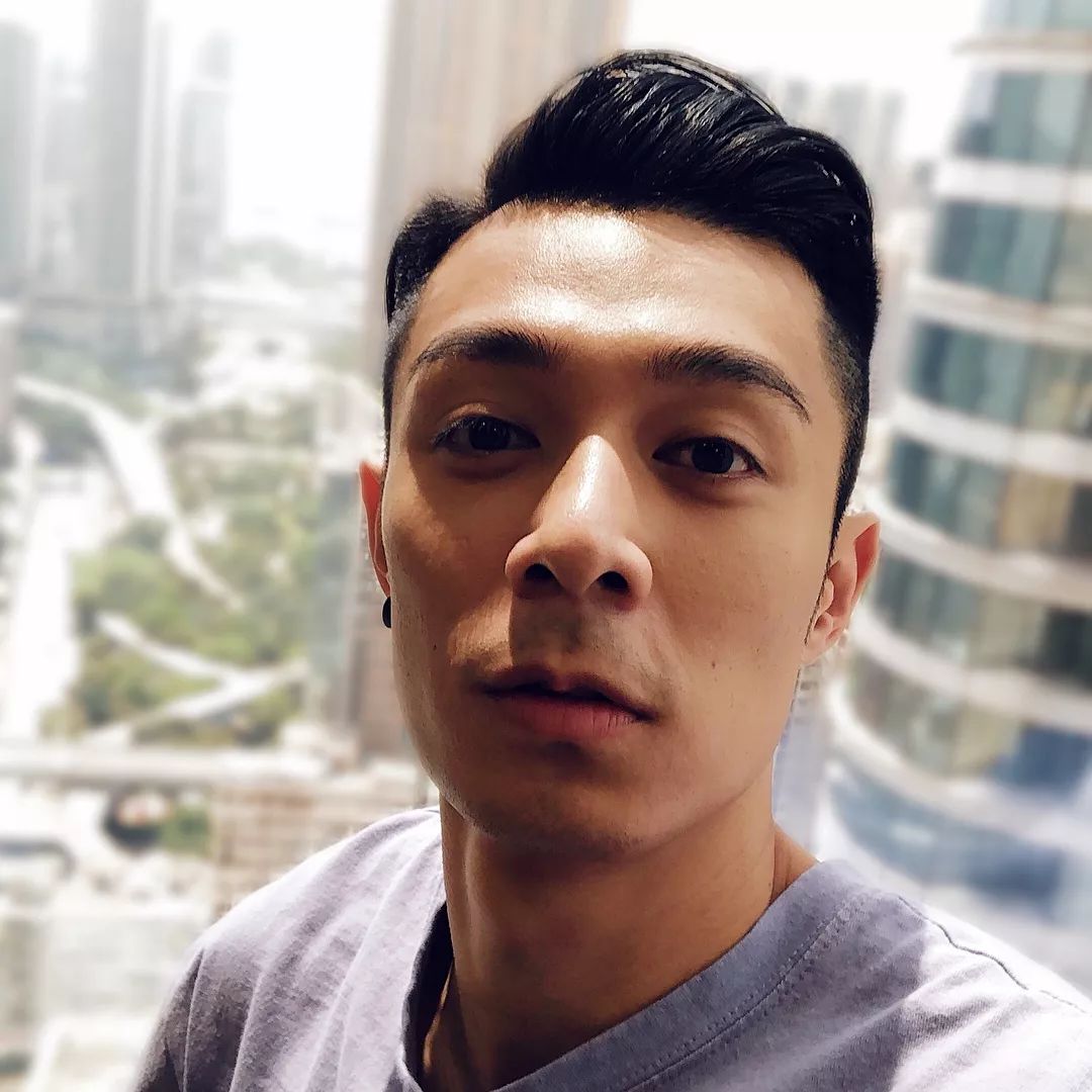 壁池丨周柏豪真的太会拍照了啦34岁了还这么撩人