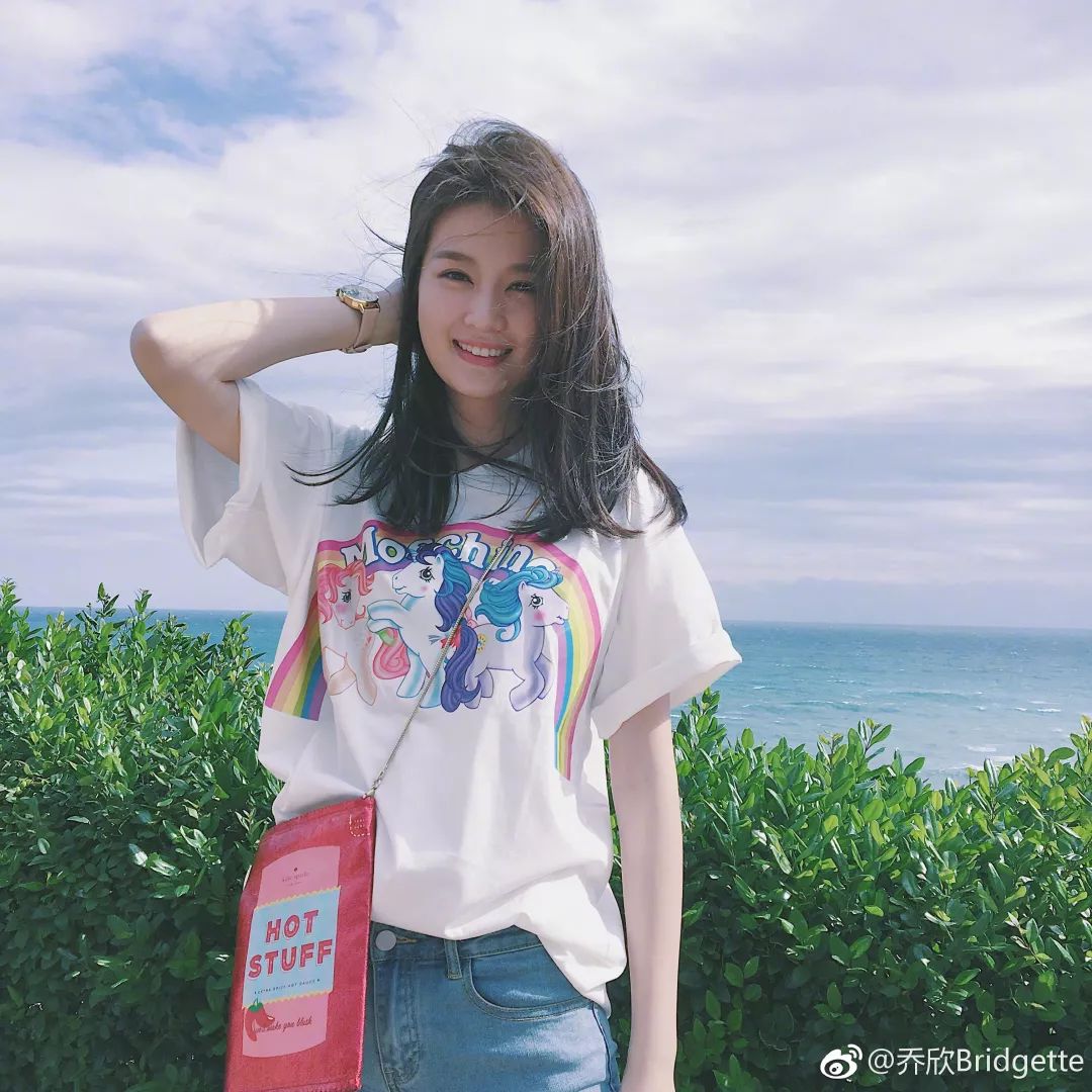 为了少女感现在都流行抢儿童的服装穿啦