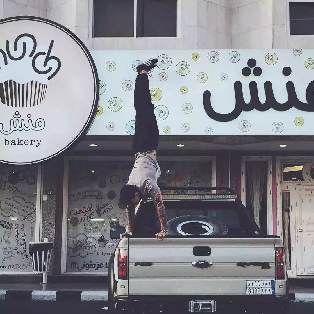 "chris heria"今天来给大家介绍一位街健霸王纹身哥一旦发现追求极限