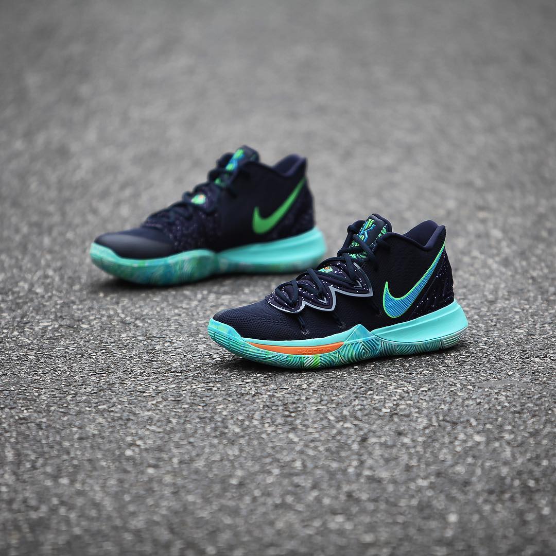 泼墨鞋面   多彩扎染外底!全新配色 kyrie 5 "ufo" 即将发售!