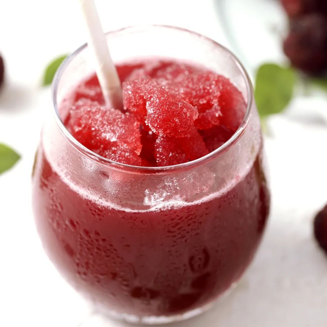 一瓶足足用了18颗仙居杨梅的果汁 ,冰爽锁鲜,酸甜可口,夏日必备