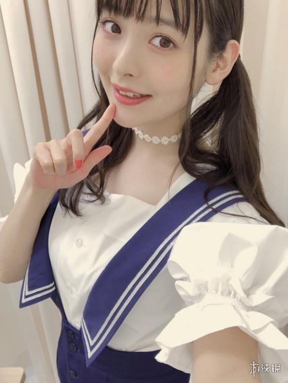 美女声优上坂堇再曝美照 淡雅制服装衬托柔美气质!