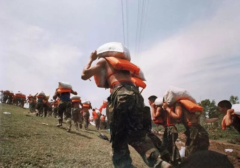 98抗洪20年还记得那道洪水冲不垮的堤坝吗