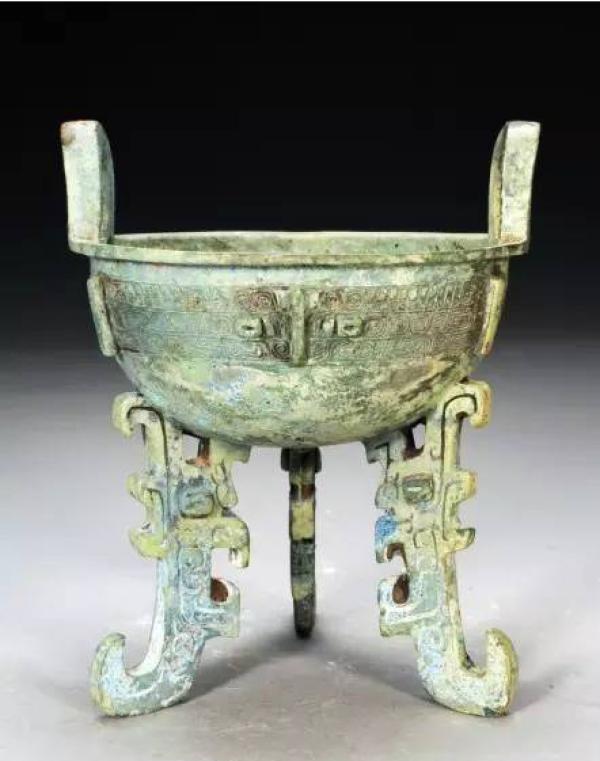 西周早期曾侯墓青铜器赴印展示 曾解“曾随之谜” 作宝鼎圆鼎 叶家山出土 资料图