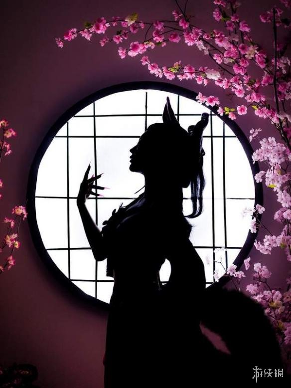 一只活的狐狸精!韩国性感美女cos《阴阳师》三尾狐