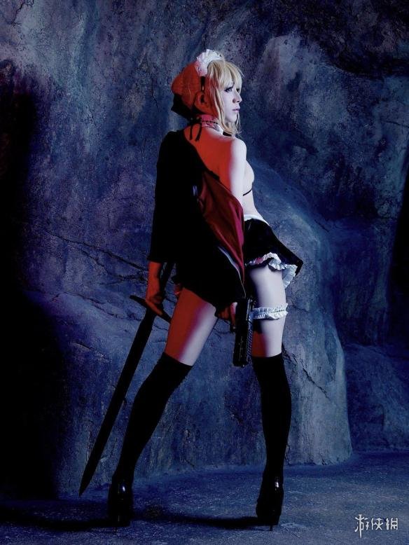 日本女装大佬胸贴cos动漫女性 蜂腰翘臀比女生还美!