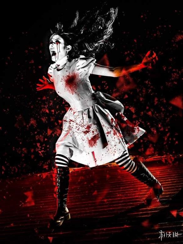 《爱丽丝疯狂回归》神级cos 美女姐姐化身嗜血萝莉!