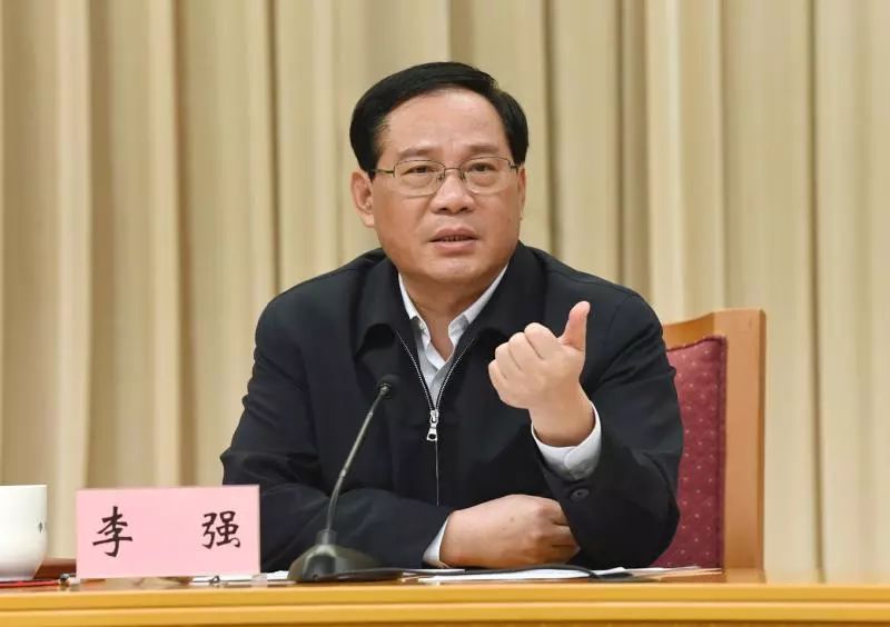 今天上午,市委,市政府召开上海市实施乡村振兴战略工作会议,深入贯彻