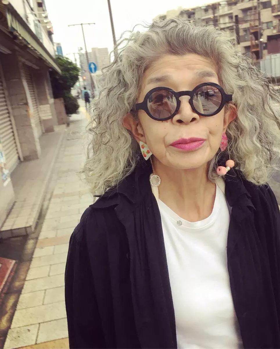 日本小姐姐发了张妈妈的照片后,瞬间走红!这位妈妈太圈粉了!