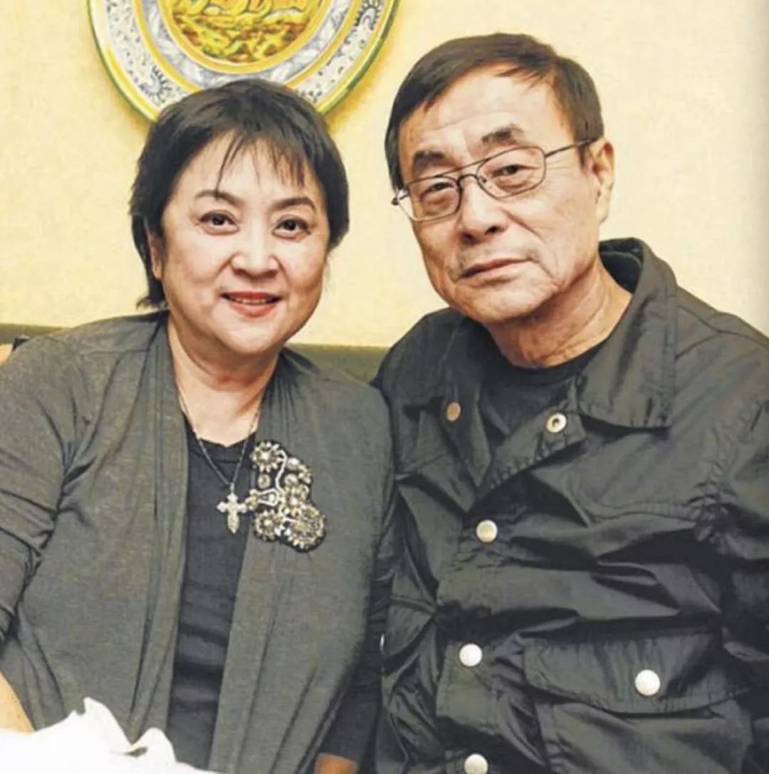 离婚28年却装了30年恩爱夫妻,现在又撕成一团糟……|刘家昌|甄珍|谢贤