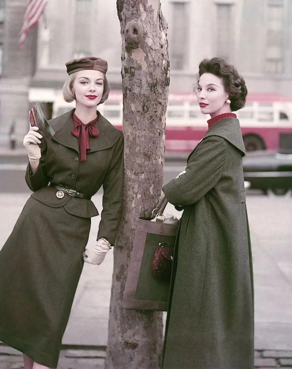 你能找到所有50年代风靡的单品,千变万化的帽子,万能搭配的丝巾,各种