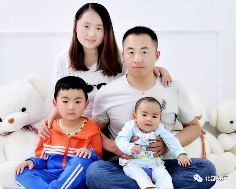 第八十集团军某合成旅合成四营司务长,上士刘志朋6岁儿子刘凌禄说:"