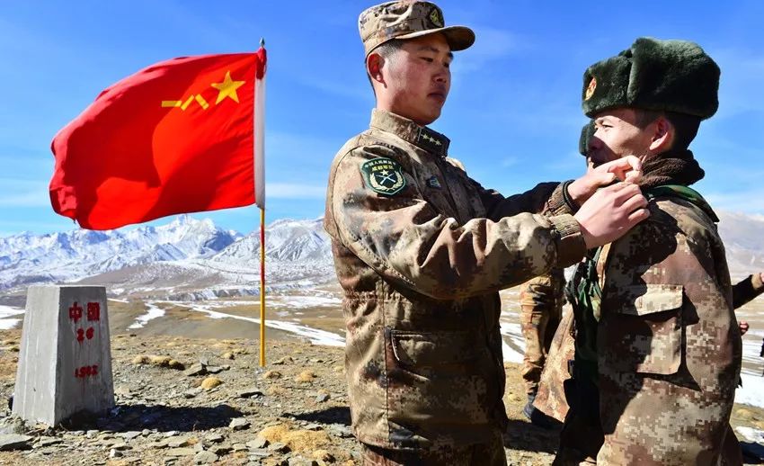 【中国陆军之声】戈壁孤烟直,醉卧沙场笑_手机新浪网