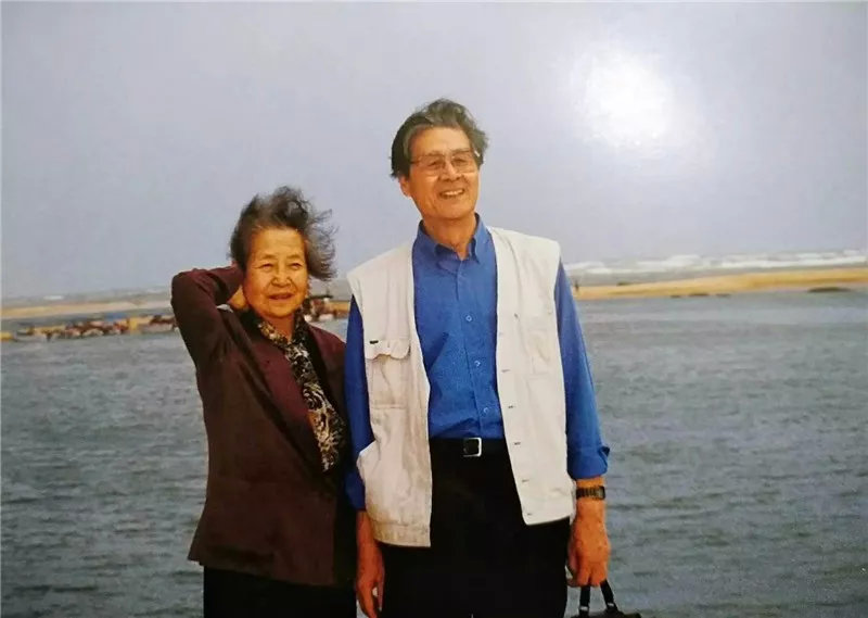 同事,甚至包括十几岁二十岁时候的老朋友,还有京剧界的朋友,像谭元寿