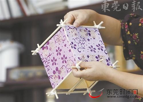 又到中秋节啦灯笼不一定要买自己也可以制作哦快来学一下