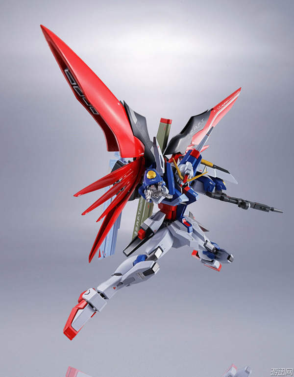 细节精美,可活动的关节能摆出各种pose,高达粉丝们不妨关注下!
