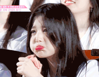 原因是团综里安宥真在和成员们开玩笑的时候,张元英在旁