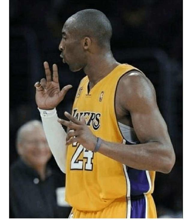 盘点nba球星进球后的招牌动作,科比没有詹姆斯迷人!