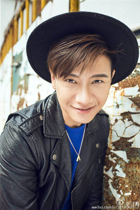 王霏《向前一步是幸福》犀利直指演员"三假"