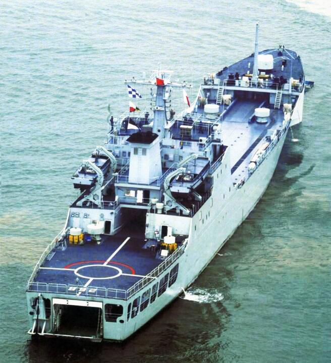 华顶山舰舷号992,072a型坦克登陆舰,武汉武昌造船厂建造,2003年入列