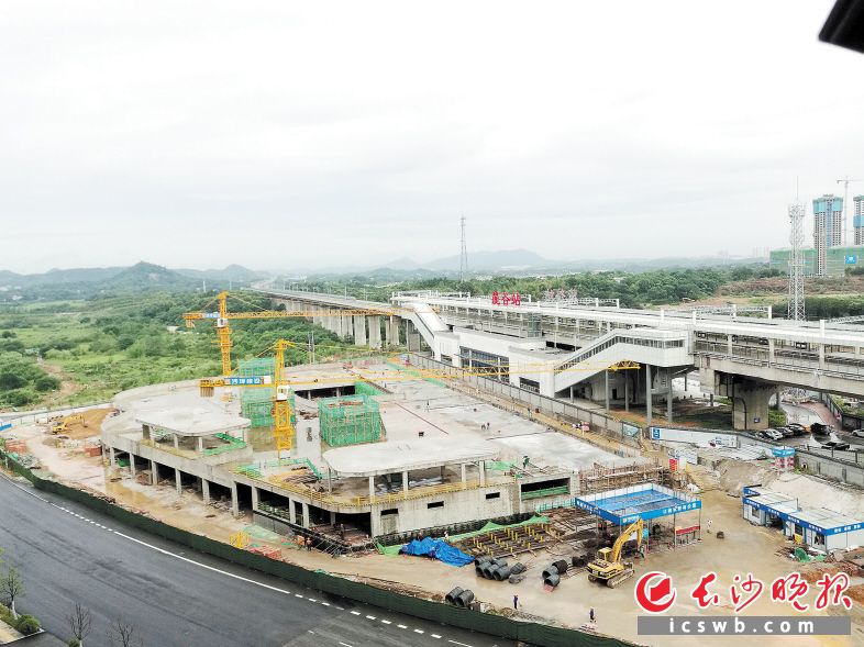 长株潭城际铁路麓谷站市政配套项目主体完工 将新增230个停车位