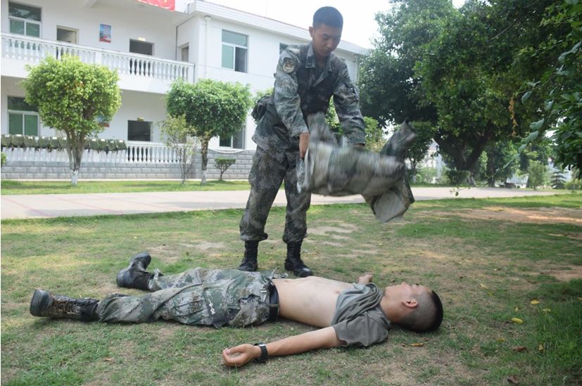 开讲啦一图读懂防暑秘笈兵哥哥送你防中暑的四大法宝