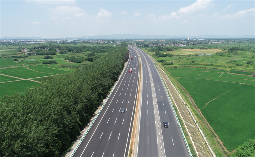 安徽合宁合安芜合高速开启双向八车道通行模式图