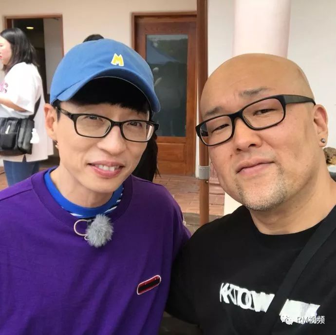 tiny哥ins更新与rm成员合照