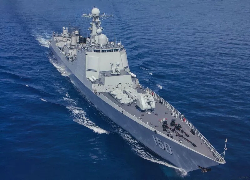 "长春"号导弹驱逐舰,舷号150."荆州"号导弹护卫舰,舷号532.