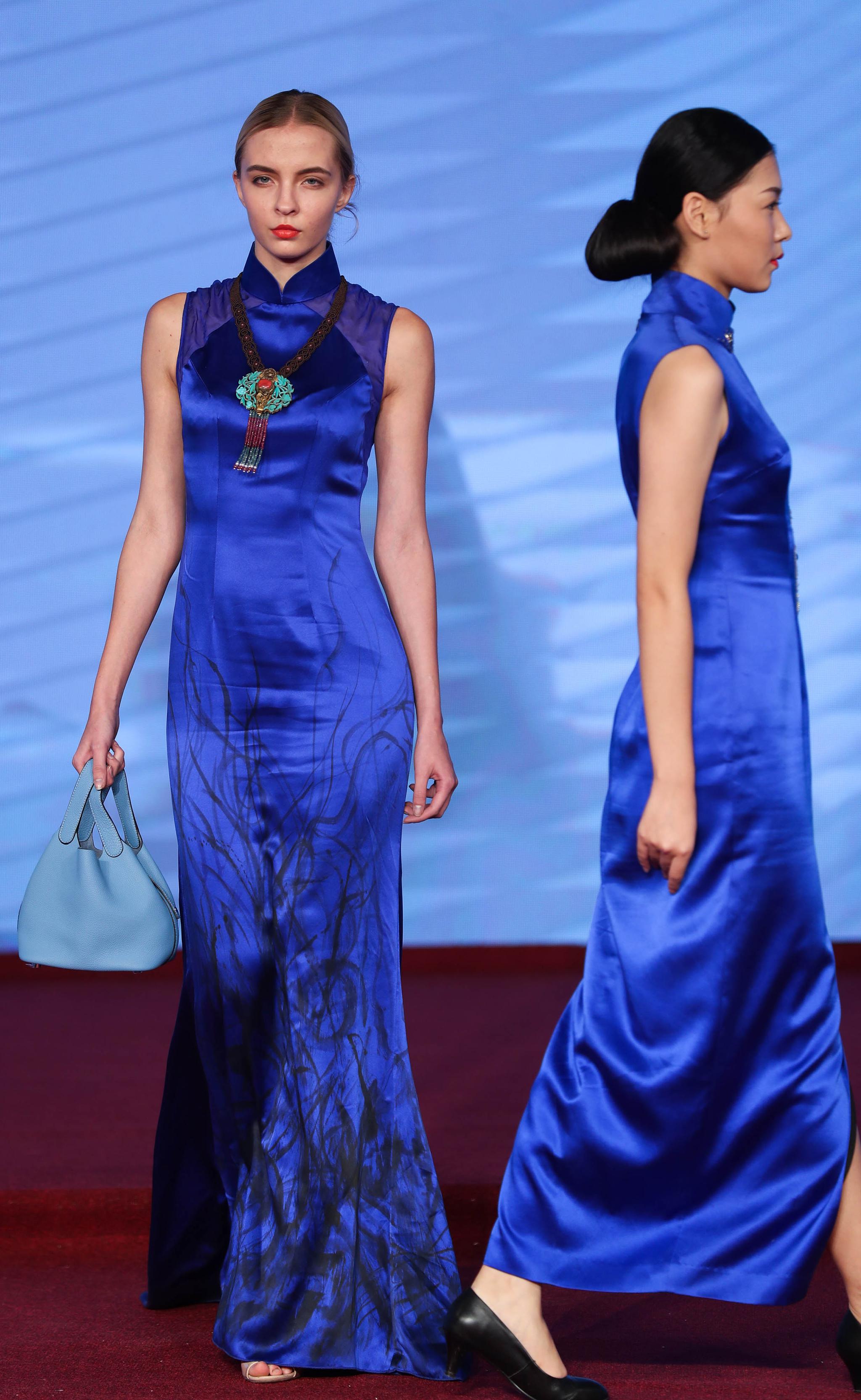 古镇旗袍秀|安仁古镇|走秀|模特_新浪新闻