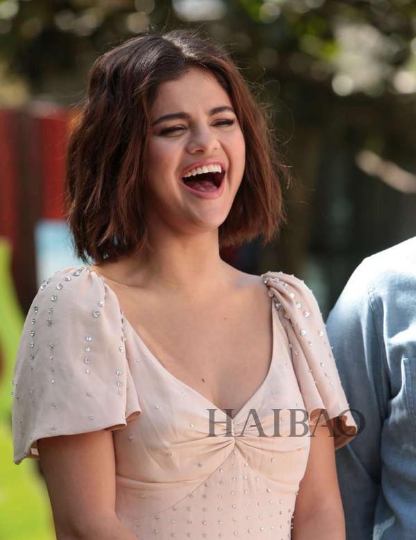 告别社交媒体取关男友比伯,和闺蜜换肾不惧舆论压力瘦身成功,傻脸娜