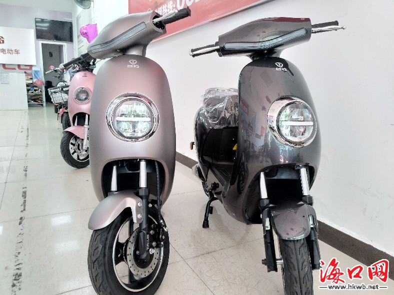 在东湖一台铃电动车店内,海口网记者看到,该店内一款标价为2680元的新