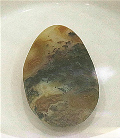 社区雨花石馆收藏近2000枚珍品